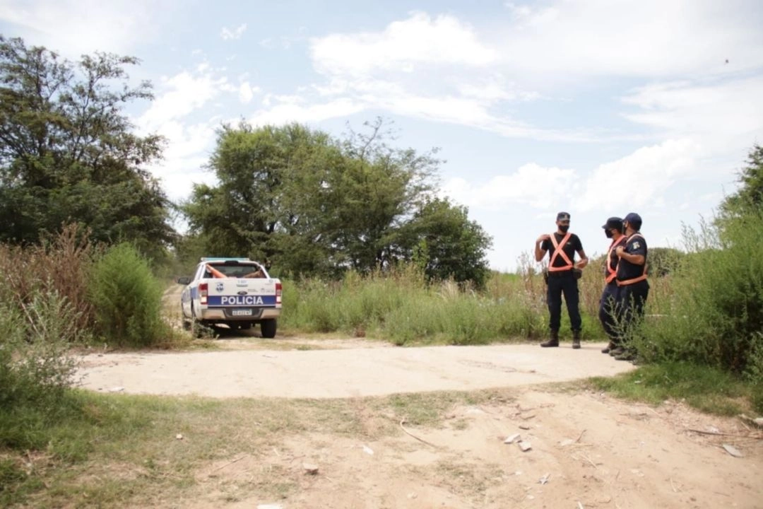 El sector rastrillado es un camino vecinal de tierra que se cruza con Ardiles, a unos 200 metros del camping de SETIA. Foto: Luciana Iglesias. 