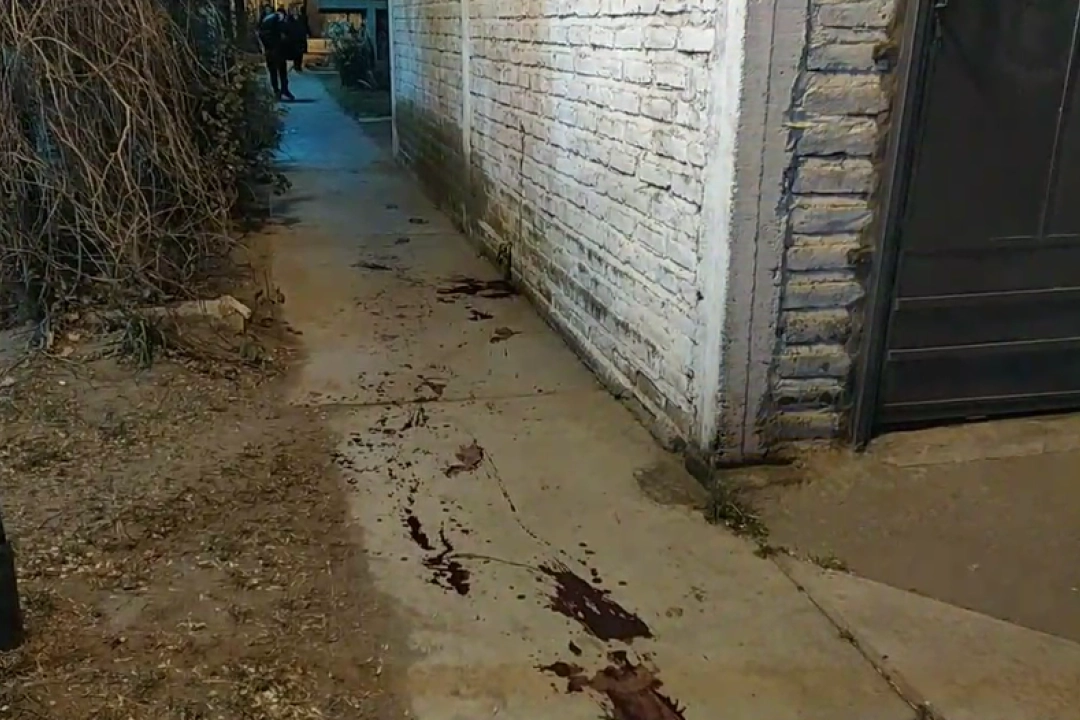Barrio ATE II. En la escena, la Policía halló un extenso reguero de sangre. Foto: captura Radio Latina Libre 