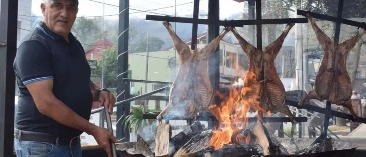 Un plato típico. Jorge se presentará en la competencia con un cabrito. Foto: Gentileza El Corredor Noticias