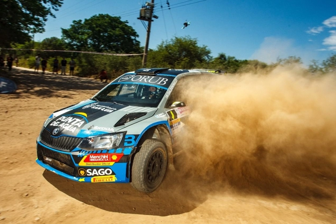Una actuación soberbia. El "Coyote Puntano" dominó a voluntad la jornada inicial y logró una buena diferencia pensando en la difícil etapa del domingo. Foto: Rally Argentino. Una actuación soberbia. El "Coyote Puntano" dominó a voluntad la jornada inicial y logró una buena diferencia pensando en la difícil etapa del domingo. Foto: Rally Argentino.